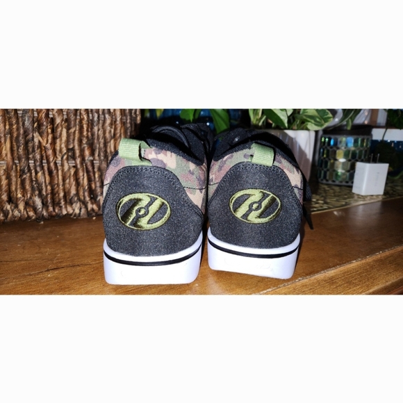 Heelys (Size 5 Y) NWOT - Picture 4 of 12
